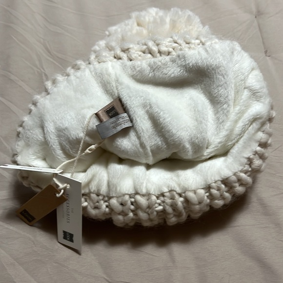 Women’s Handmade Look Collection Ivory Knit Beanie with Lining - Picture 3 of 4